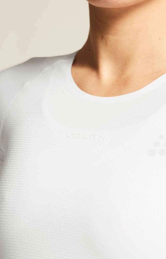 1908854-1000_Pro20Nanoweight20SS20W_closeup5
