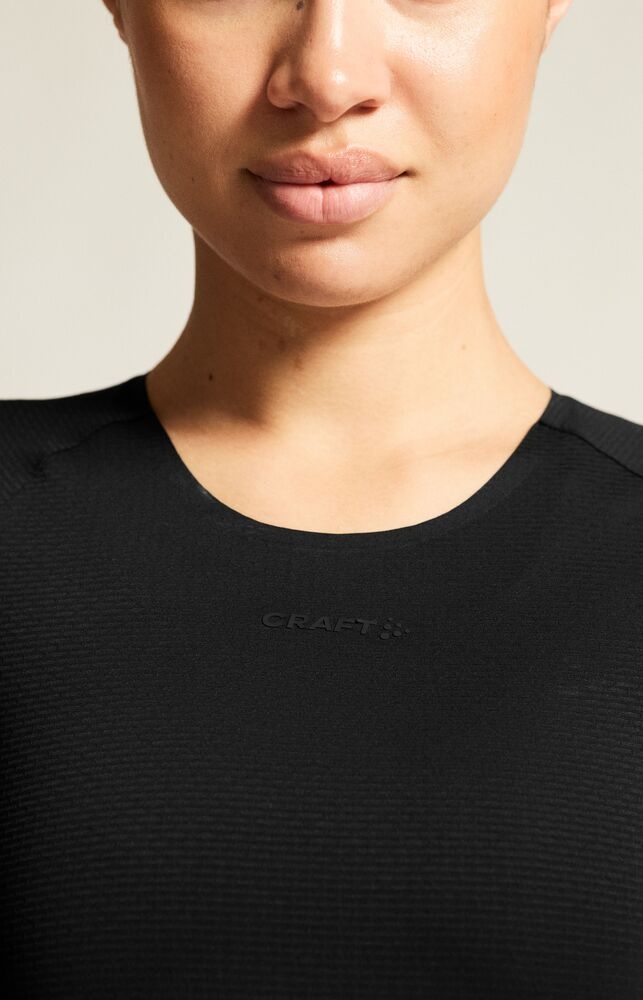 1908854-9999_Active20Nanoweight20SS20W_closeup5