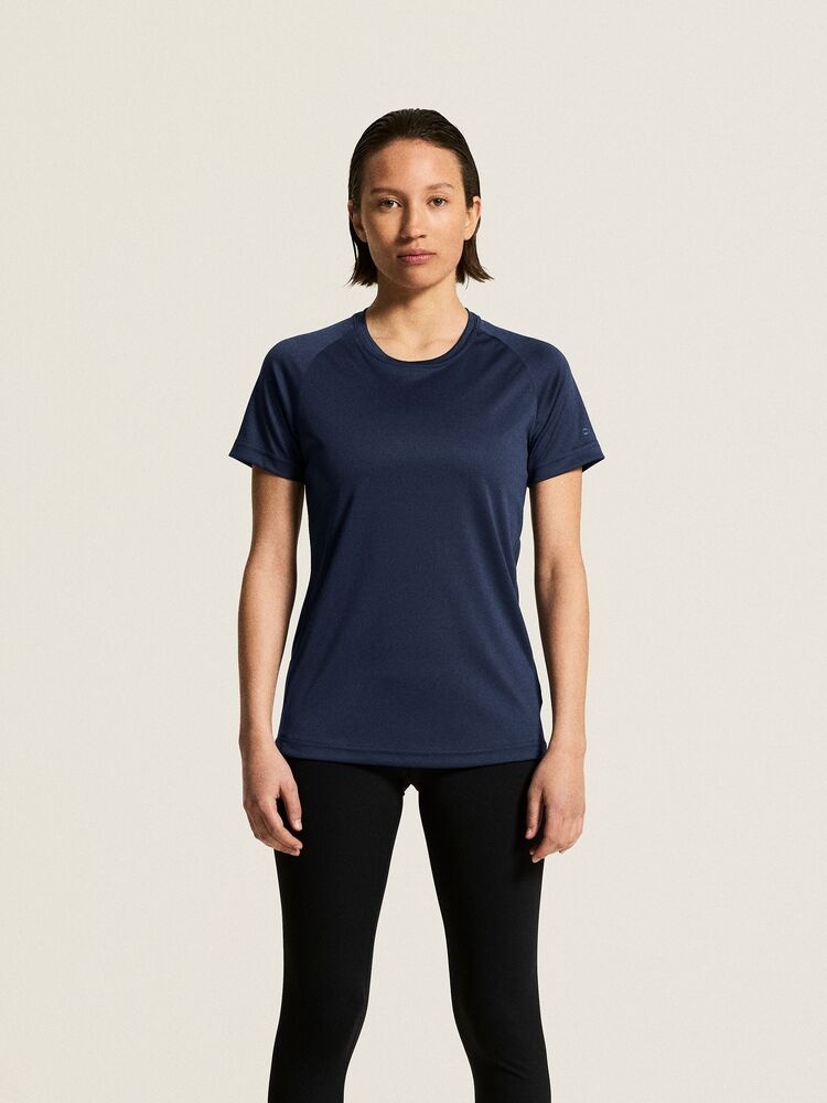1909879-390000_Core20Unify20Training20Tee20W_closeup5