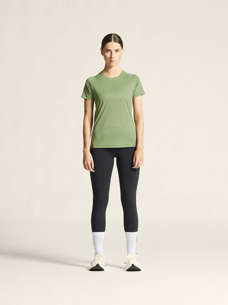 1909879-622000_Core20Unify20Training20Tee20W_closeup1