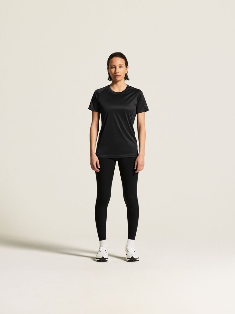 1909879-999000_Core20Unify20Training20Tee20W_closeup1