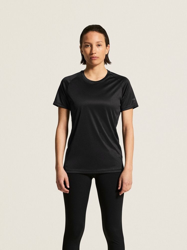 1909879-999000_Core20Unify20Training20Tee20W_closeup5