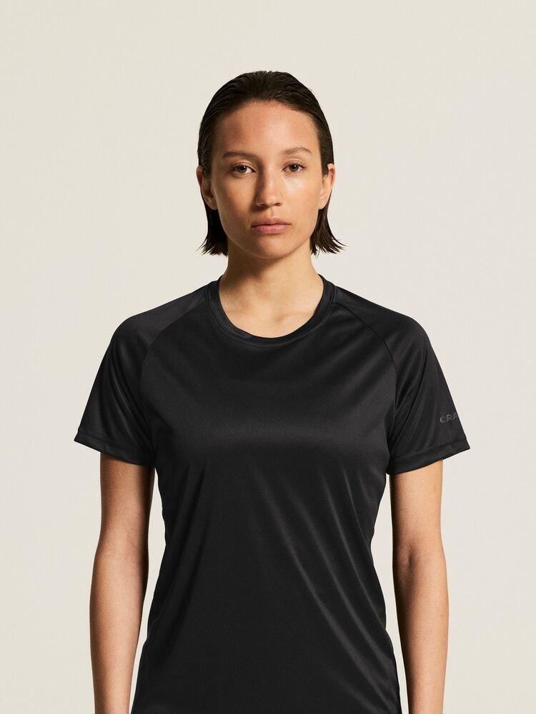 1909879-999000_Core20Unify20Training20Tee20W_closeup6