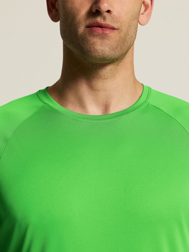 1909878-606000_Core20Unify20Training20Tee20M_closeup7