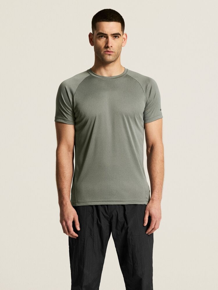 1909878-6470_Core20Unify20Training20Tee20M_closeup5