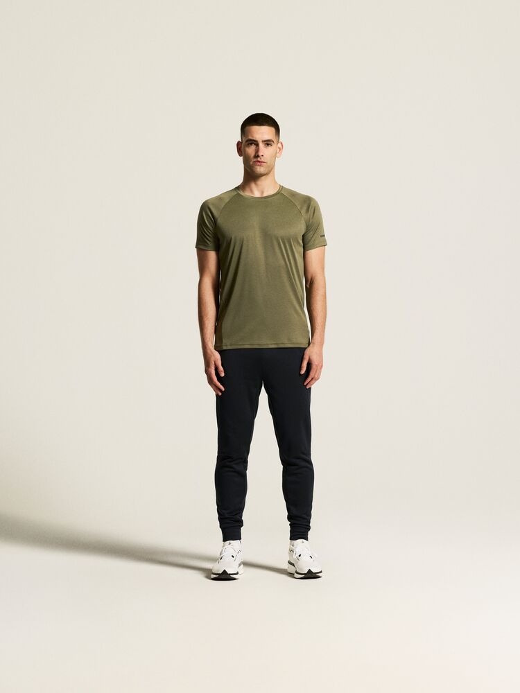1909878-664000_Core20Unify20Training20Tee20M_closeup1