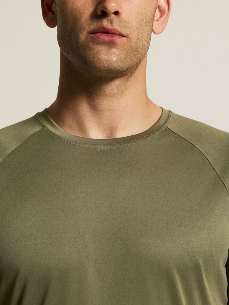 1909878-664000_Core20Unify20Training20Tee20M_closeup7