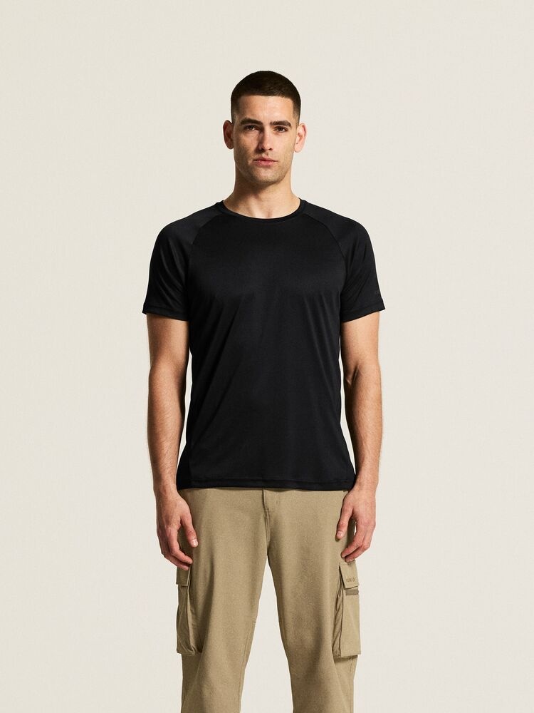 1909878-999000_Core20Unify20Training20Tee20M_closeup5