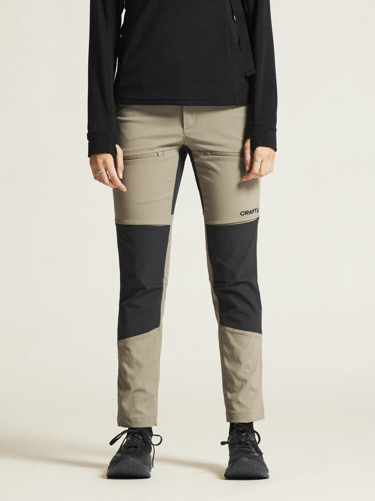 1913803-237000_PRO20Explore20Hiking20Pants20W_closeup4