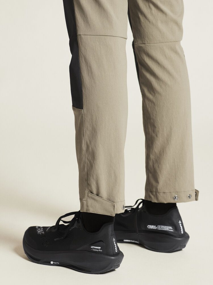 1913803-237000_PRO20Explore20Hiking20Pants20W_closeup7