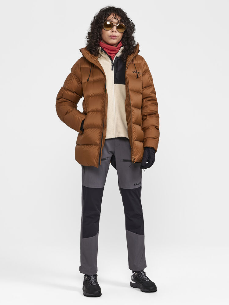 1913803-985000_PRO20Explore20Hiking20Pant20W_Closeup5