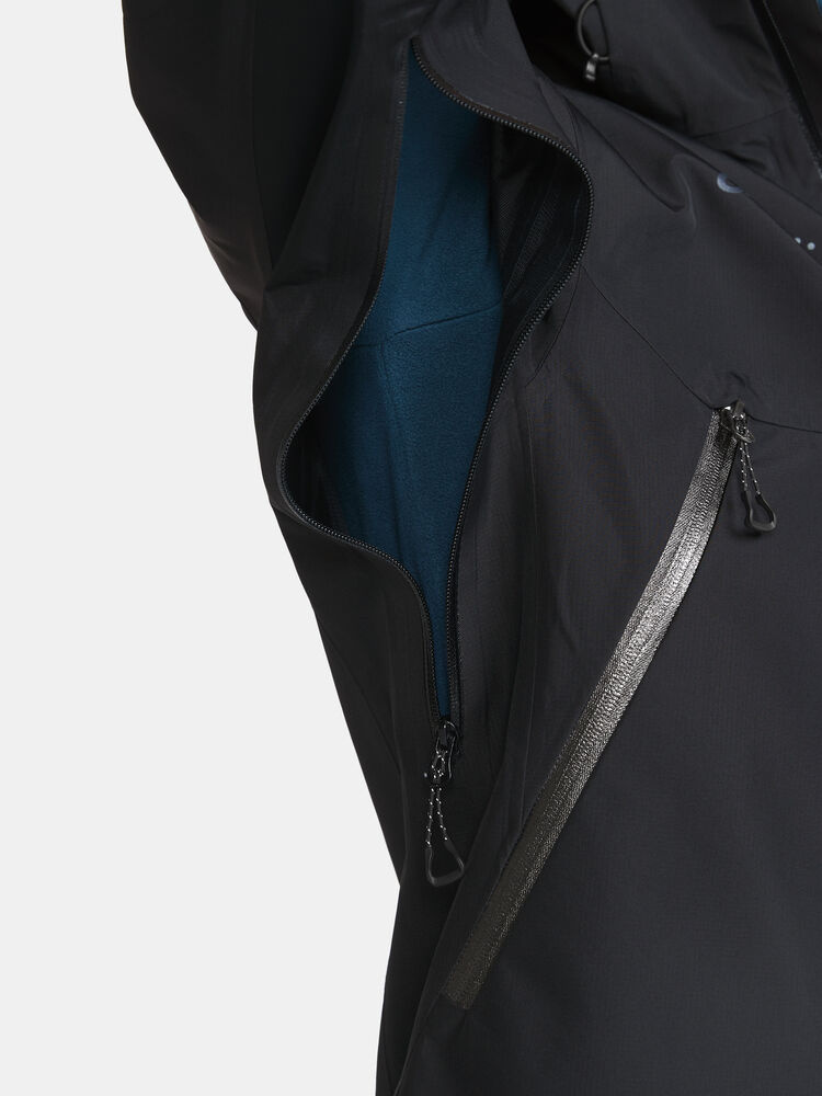 1913806-999000_ADV20Explore20Shell20Jacket20M_Closeup5