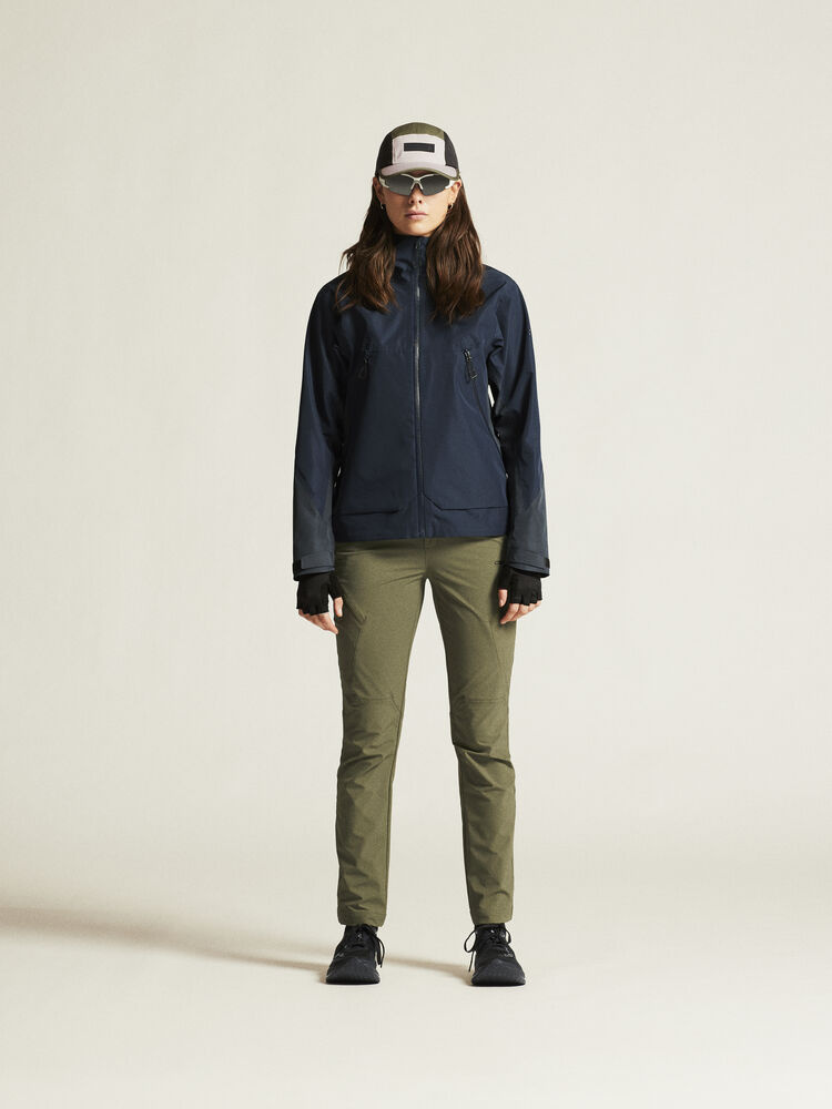 1913807-396000_Adv20Explore20Shell20Jacket20W_closeup1