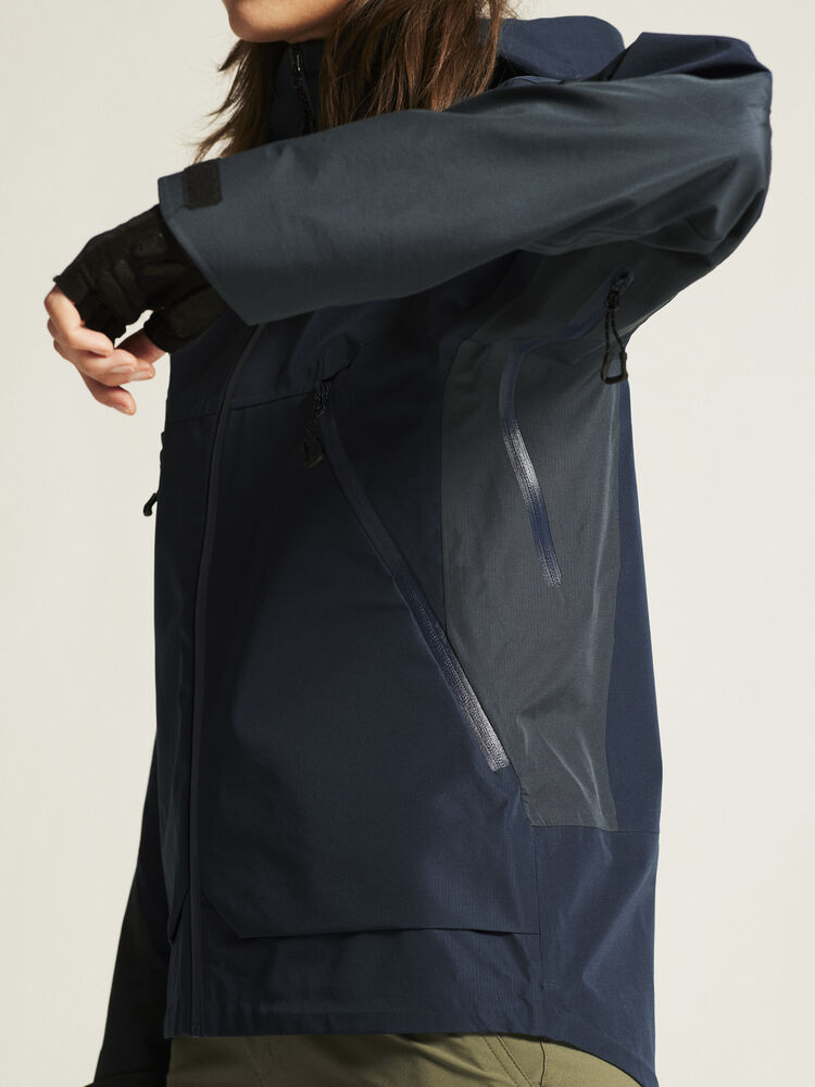 1913807-396000_Adv20Explore20Shell20Jacket20W_closeup7