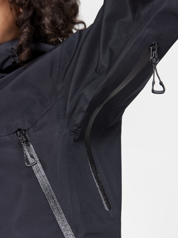 1913807-999000_ADV20Explore20Shell20Jacket20W_Closeup4