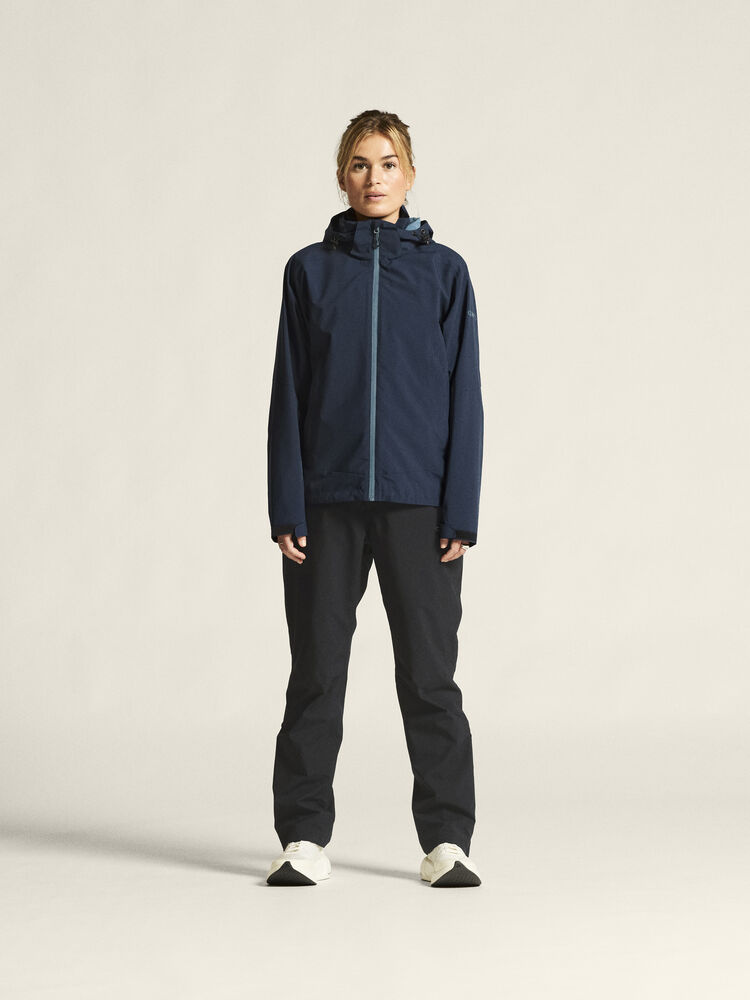 1913809-396000_CORE20Explore20Shell20Jacket20W_closeup1