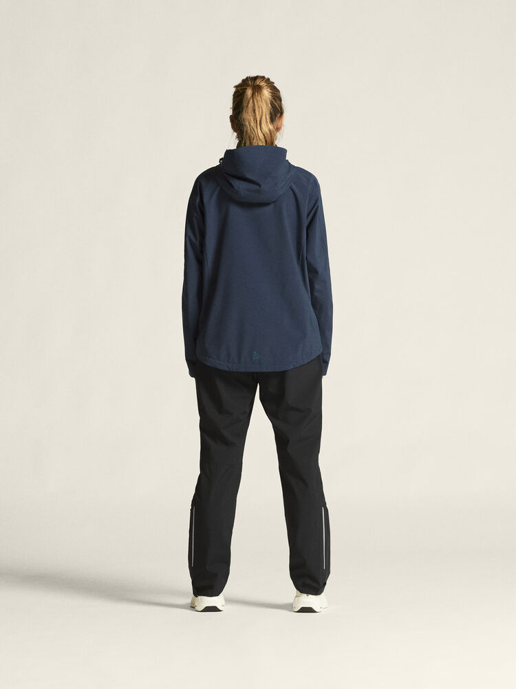 1913809-396000_CORE20Explore20Shell20Jacket20W_closeup3