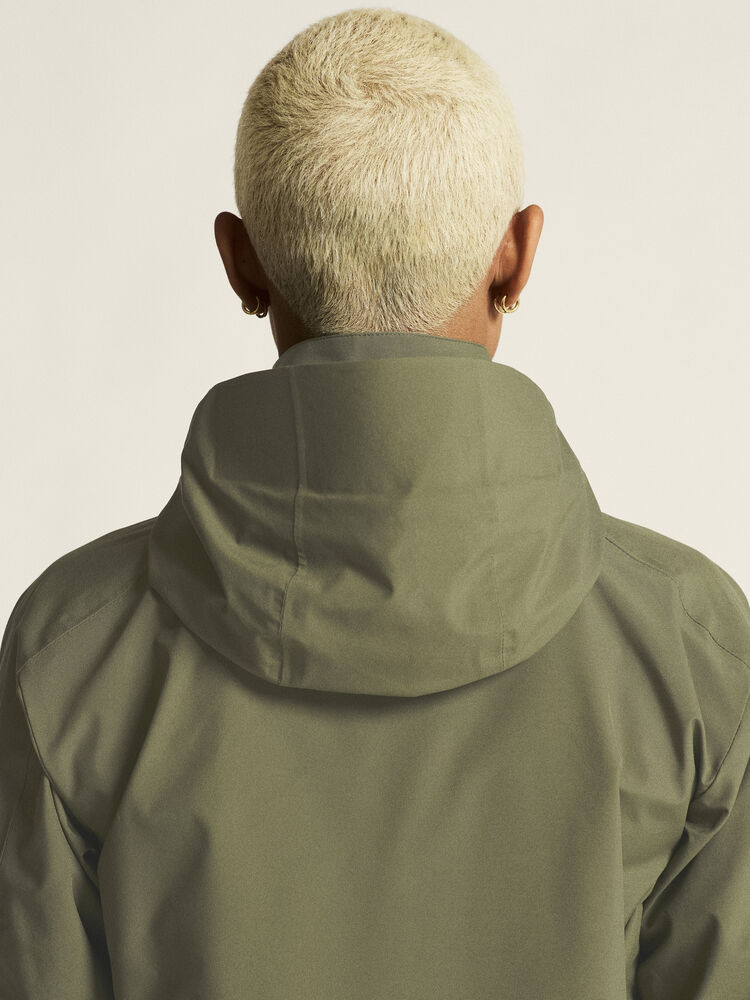 1913809-664000_CORE20Explore20Shell20Jacket20W_closeup8