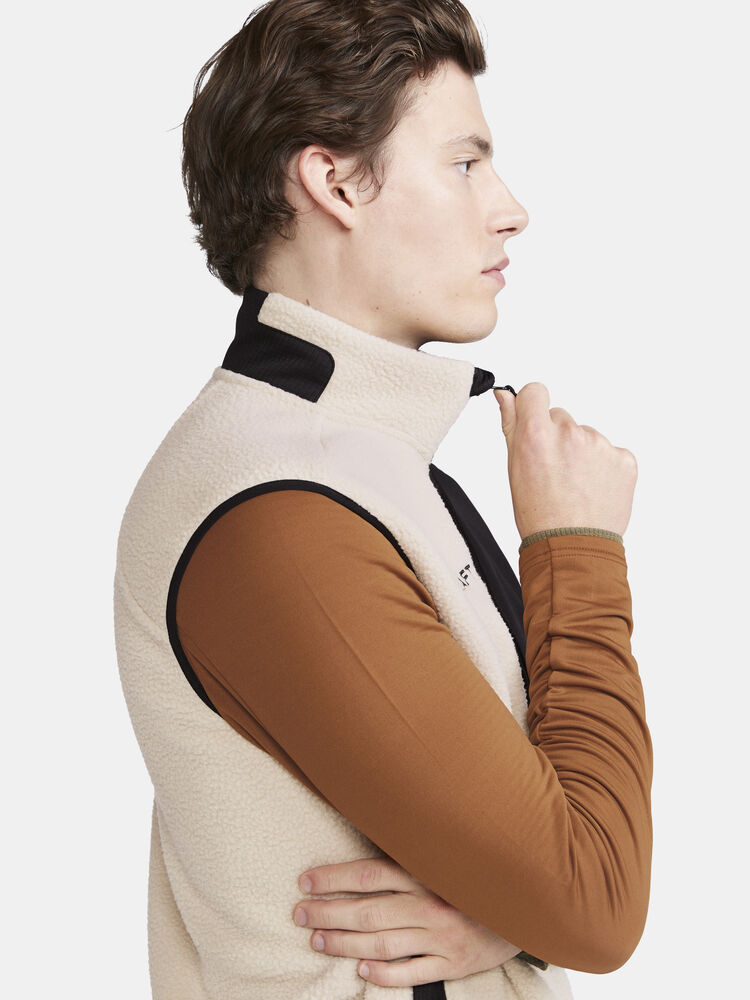 1913810-211999_ADV20Explore20Pile20Fleece20Vest20M_Closeup4