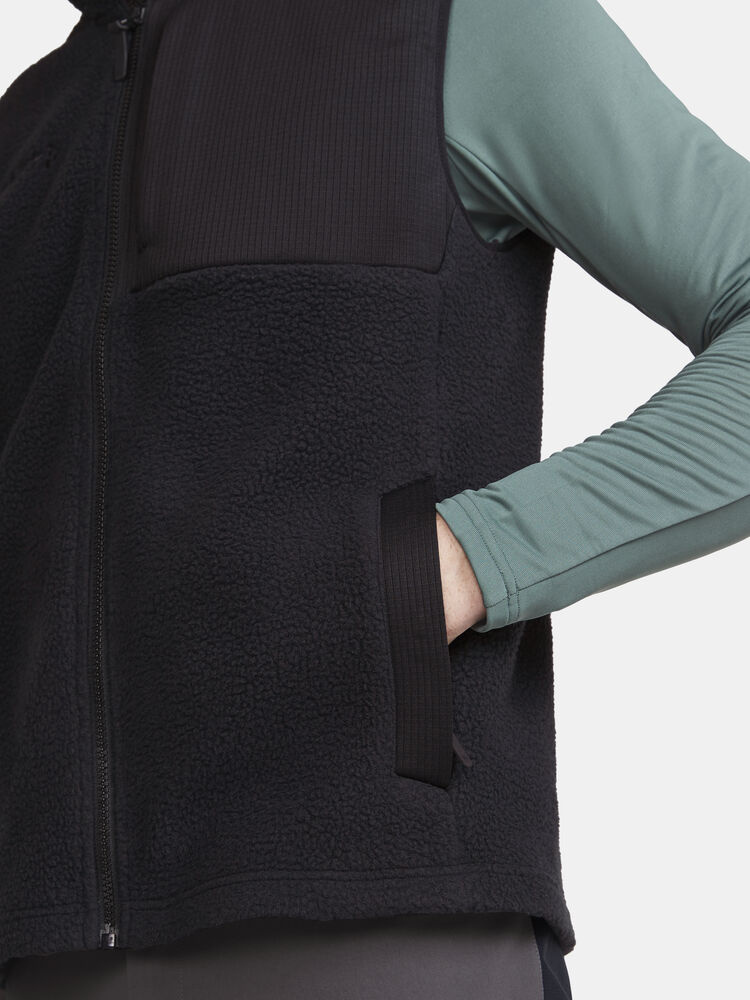 1913810-999000_ADV20Explore20Pile20Fleece20Vest20M_Closeup4