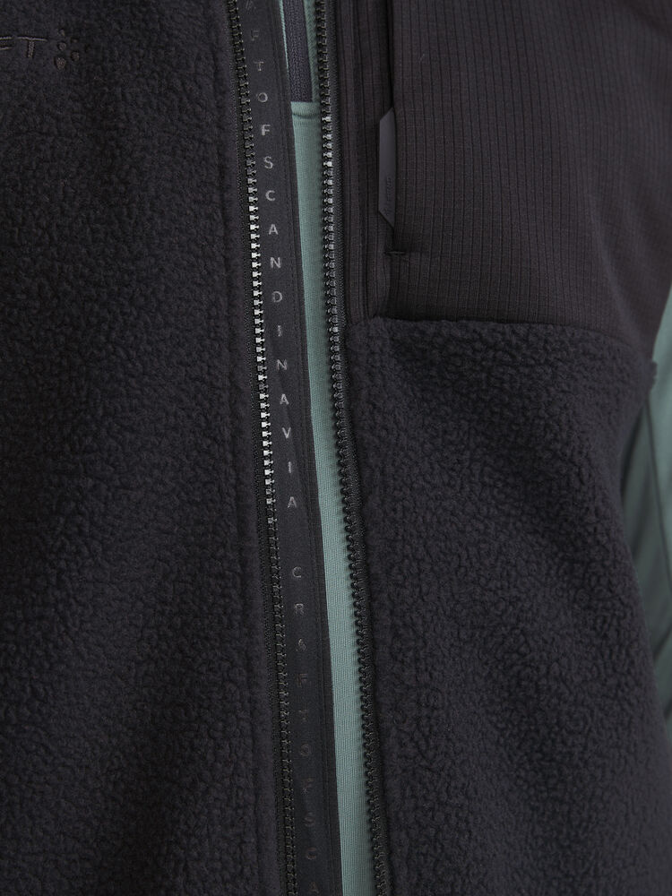 1913810-999000_ADV20Explore20Pile20Fleece20Vest20M_Closeup5