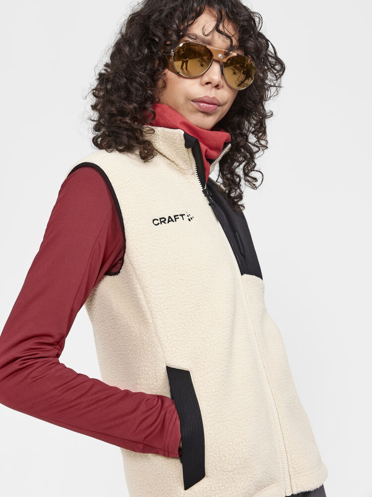 1913811-211999_ADV20Explore20Pile20Fleece20Vest20W_Closeup3