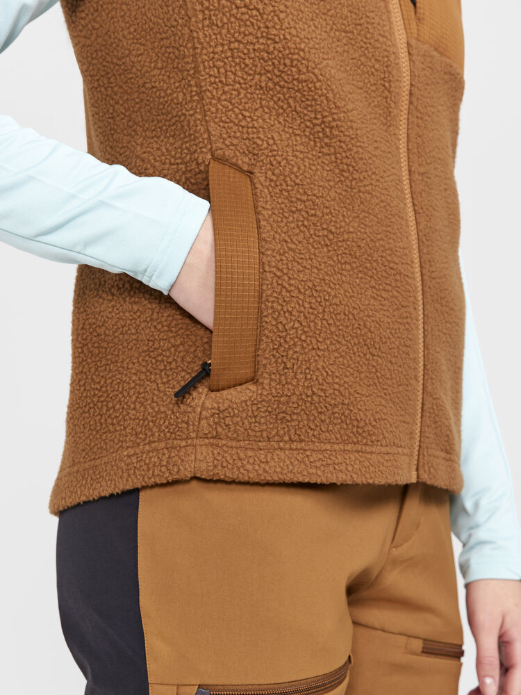 1913811-685100_ADV20Explore20Pile20Fleece20Vest20W_Closeup4
