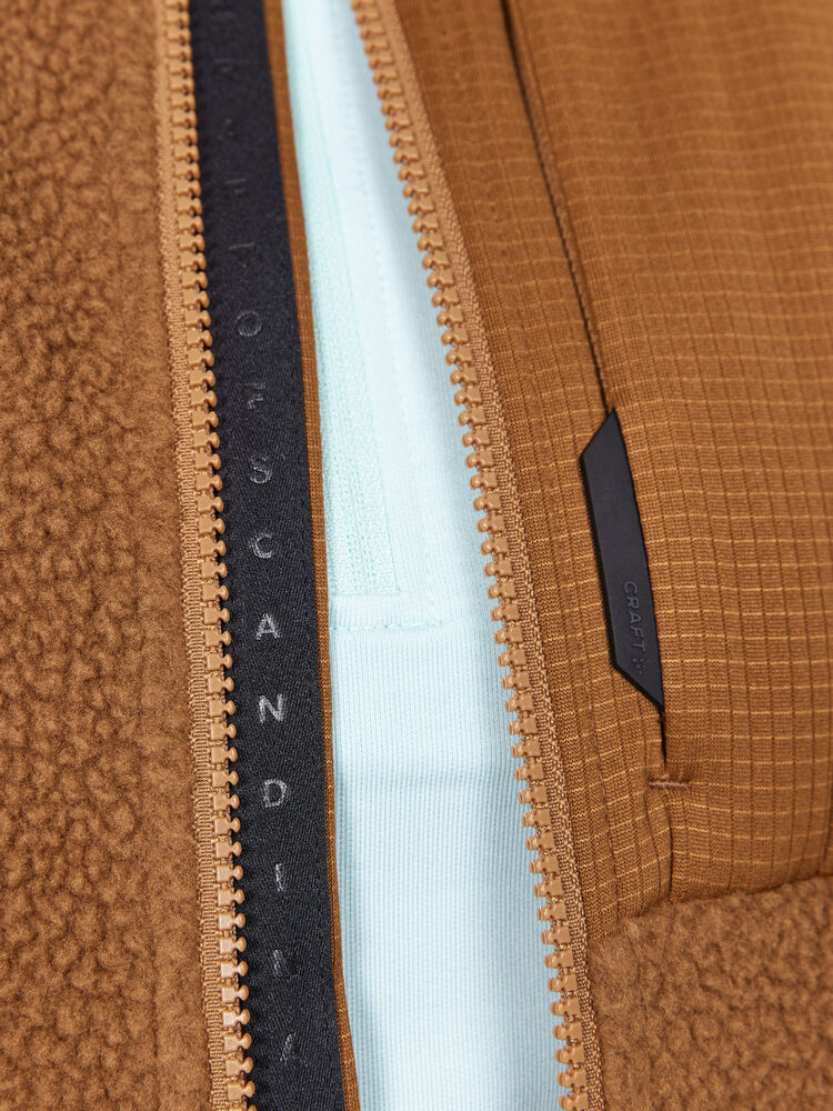 1913811-685100_ADV20Explore20Pile20Fleece20Vest20W_Closeup5