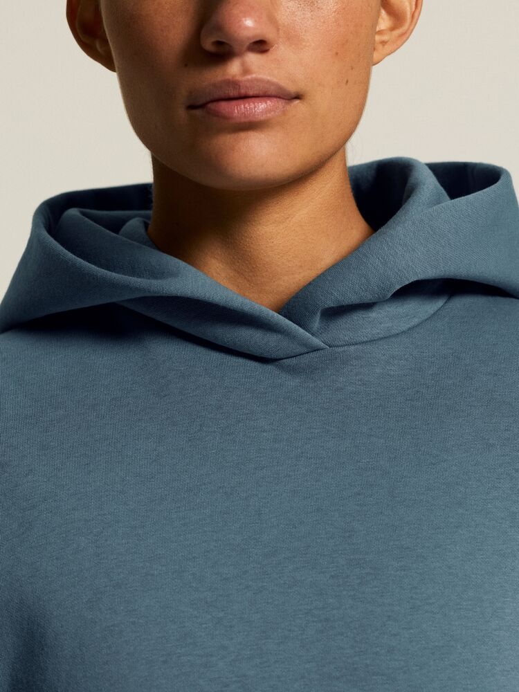 1915328-3760_Community202.020Hoodie20W_closeup7-1