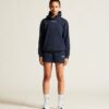 1915345-390000_Community20220Logo20Hoodie20W_closeup1