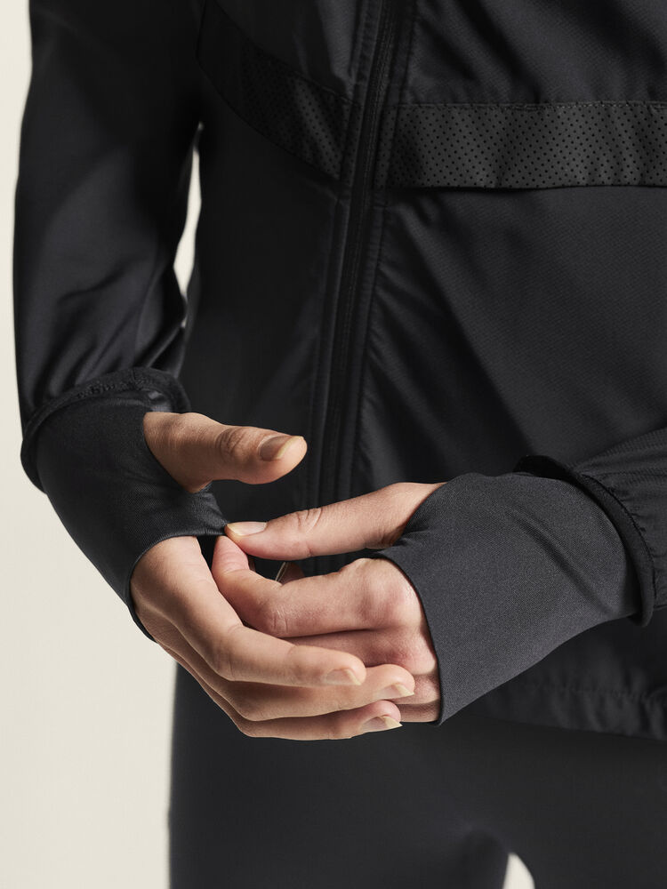 1906435-999000_Urban20Run20Hood20Jacket20W_closeup6