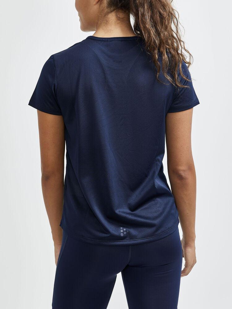 1908745-396000_Core20Essence20SS20Mesh20Tee_Closeup2