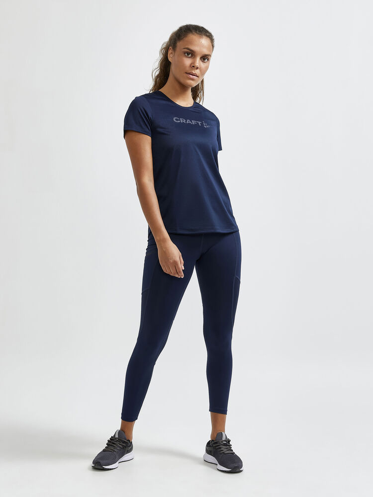 1908745-396000_Core20Essence20SS20Mesh20Tee_Closeup5