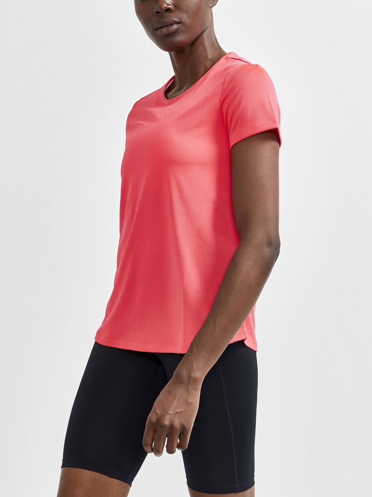 1908745-410000_Core20Essence20SS20Mesh20Tee_Closeup1