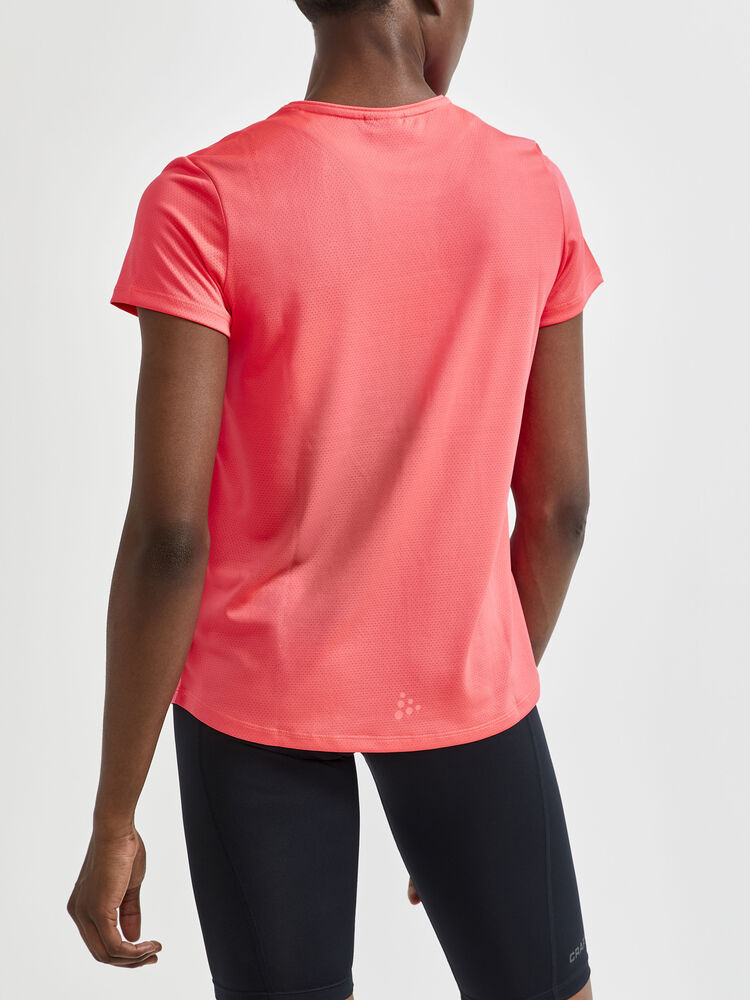 1908745-410000_Core20Essence20SS20Mesh20Tee_Closeup2