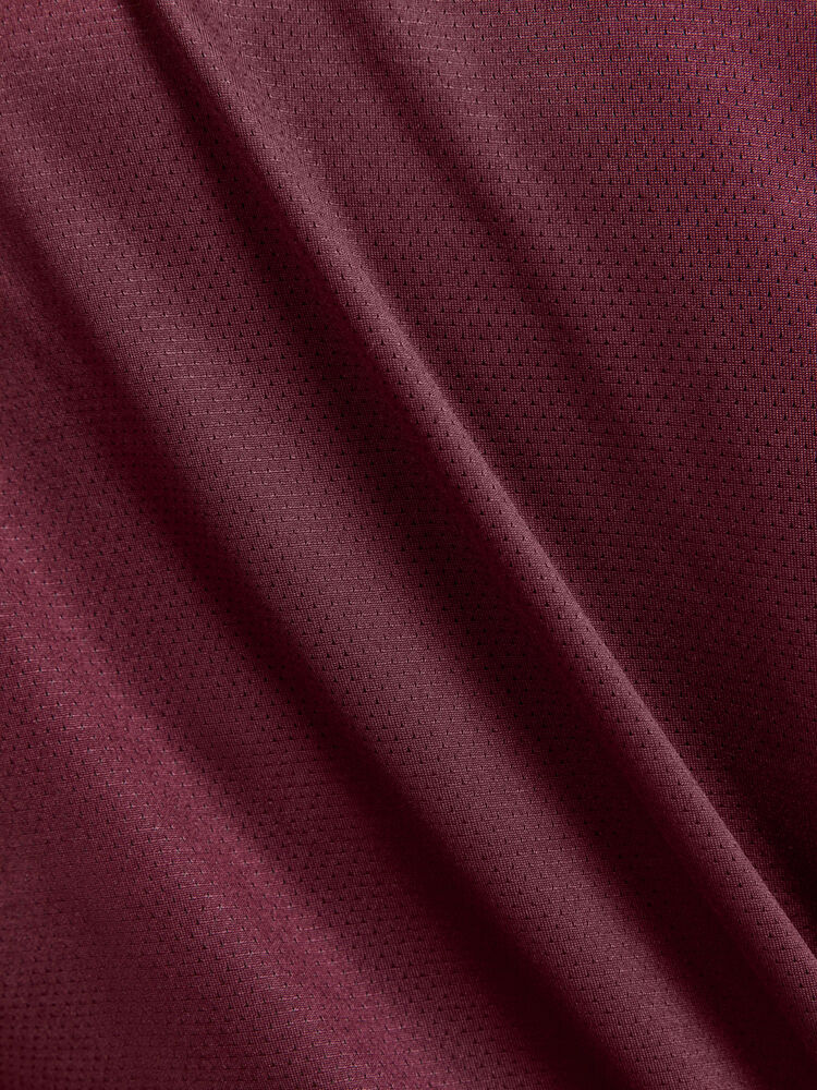 1908745-497000_Core20Essence20SS20Mesh20Tee_Closeup3