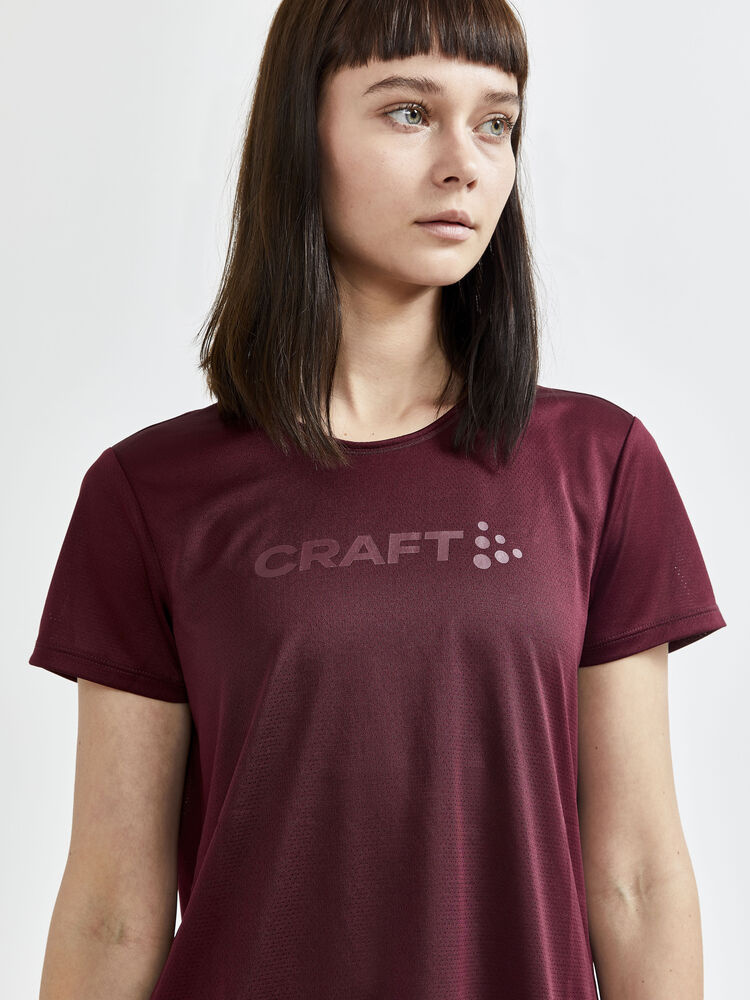 1908745-497000_Core20Essence20SS20Mesh20Tee_Closeup4