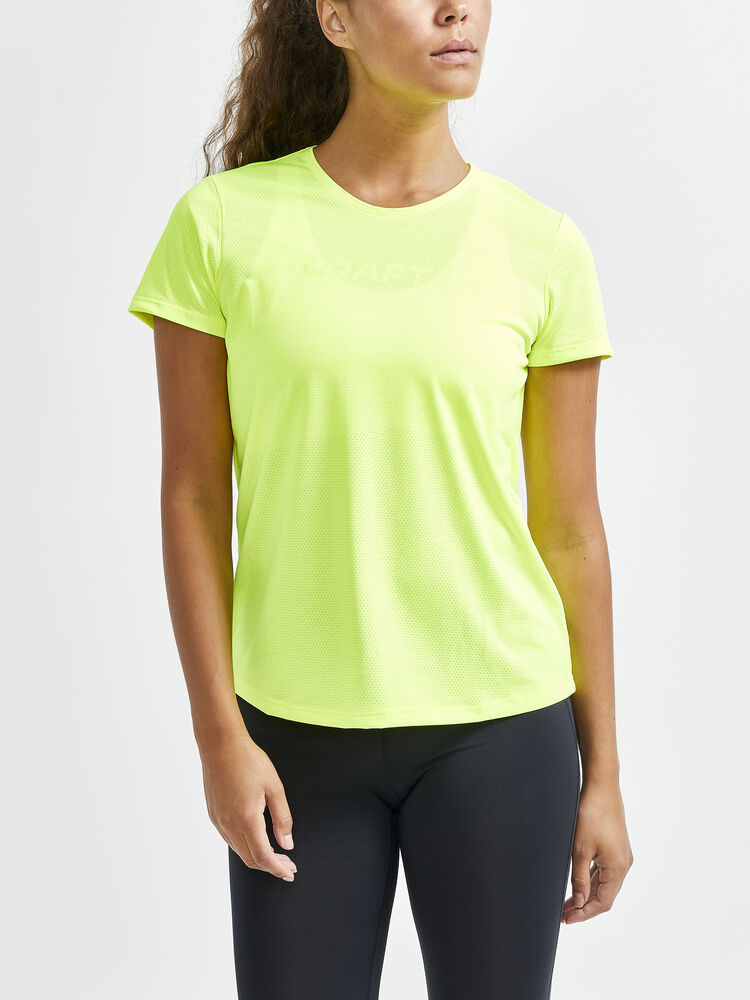 1908745-851000_Core20Essence20SS20Mesh20Tee_Closeup1