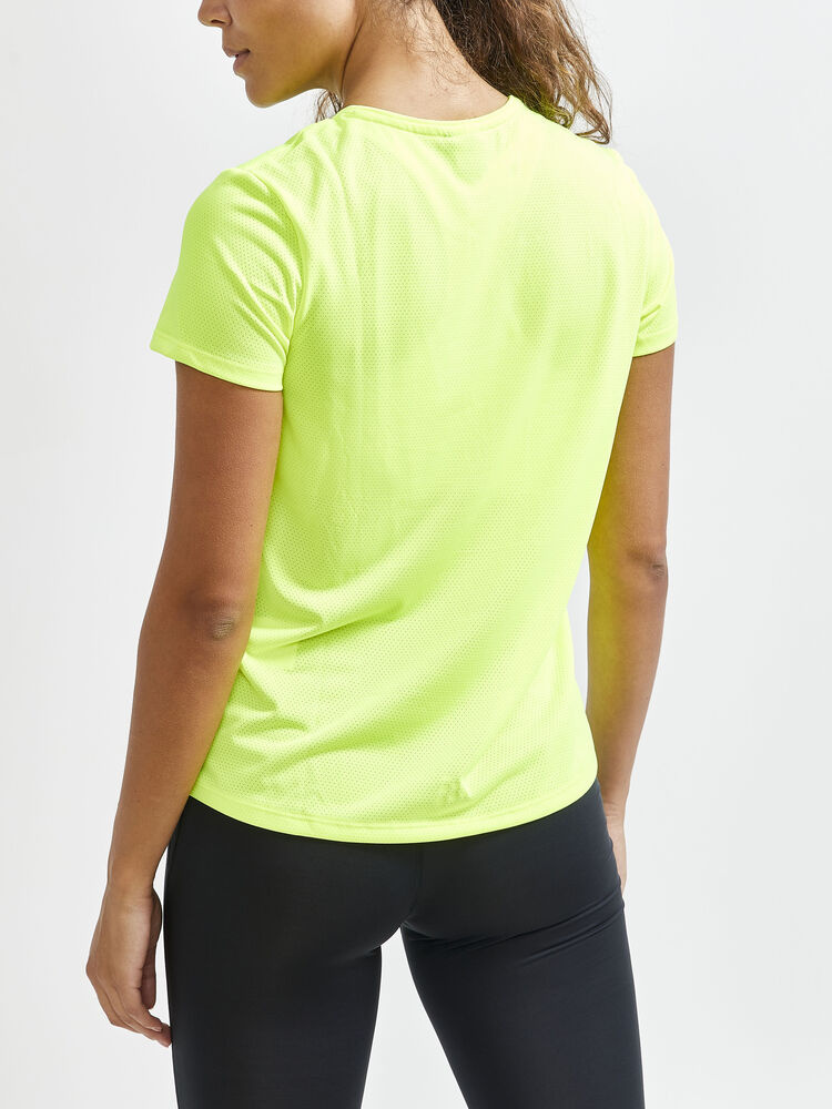 1908745-851000_Core20Essence20SS20Mesh20Tee_Closeup2