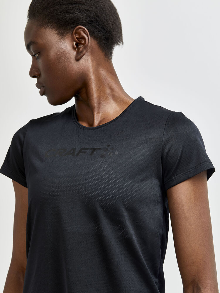 1908745-999000_Core20Essence20SS20Mesh20Tee_Closeup3