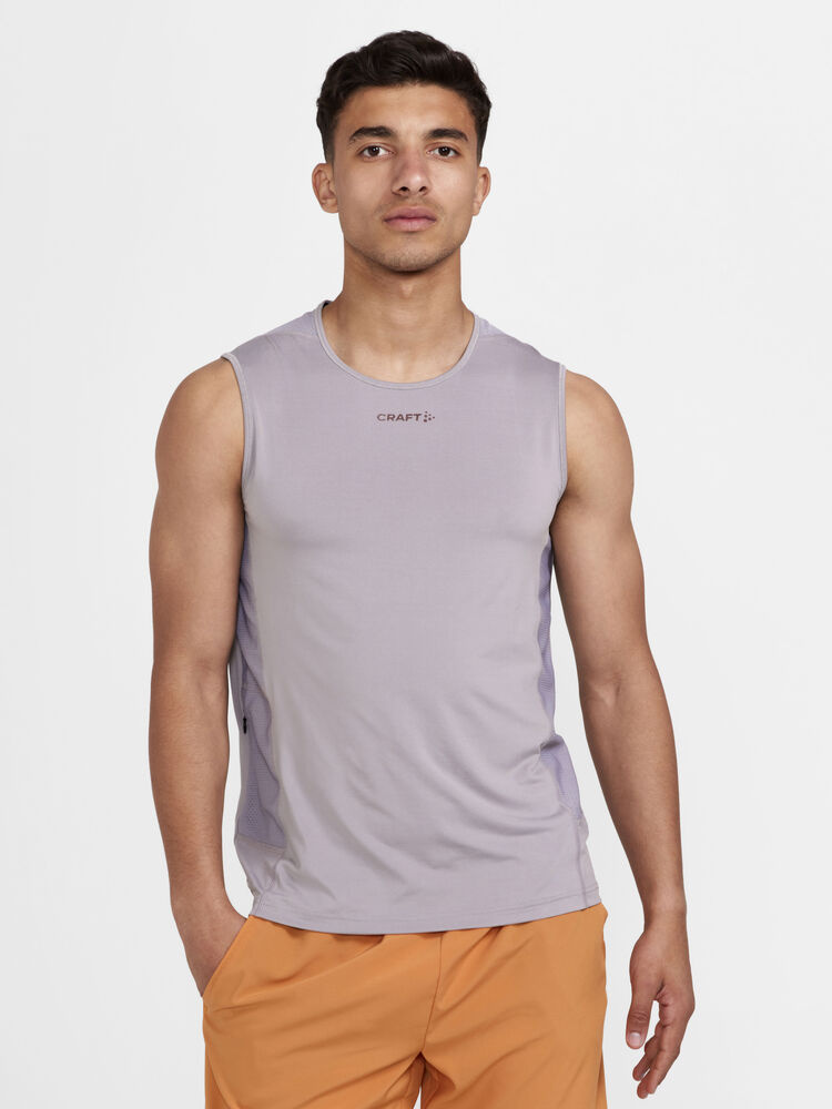 1908752-954000_ADV20Essence20SL20Tee20M_Closeup1