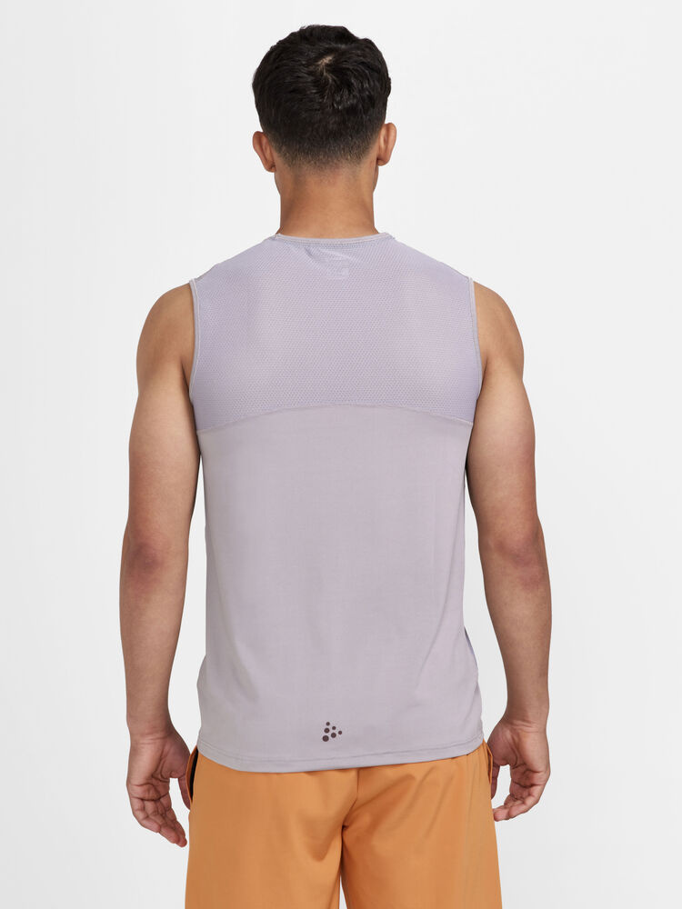 1908752-954000_ADV20Essence20SL20Tee20M_Closeup2