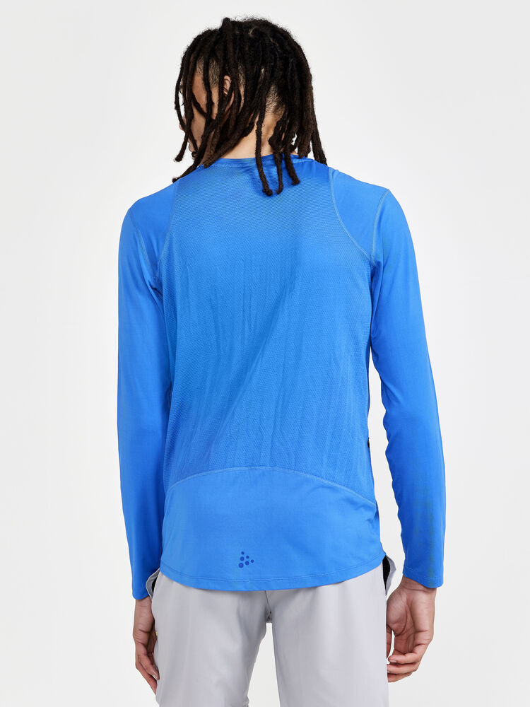 1908754-340000_ADV20Essence20LS20Tee20M_Closeup2