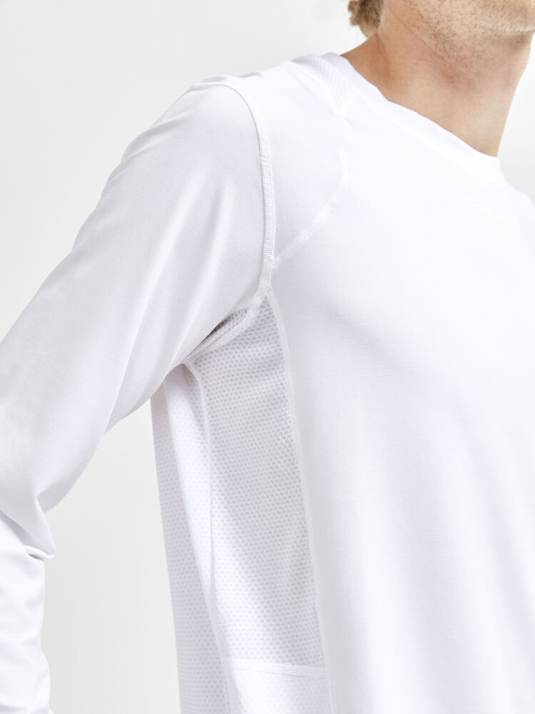 1908754-900000_ADV20Essence20LS20Tee_Closeup3