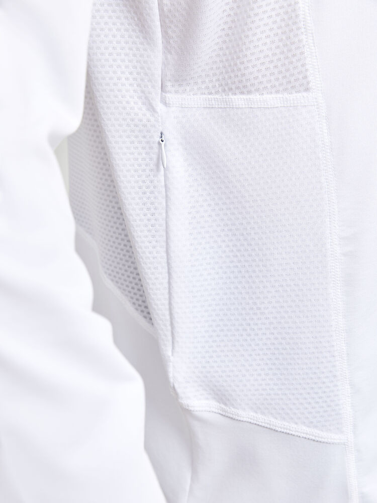 1908754-900000_ADV20Essence20LS20Tee_Closeup4