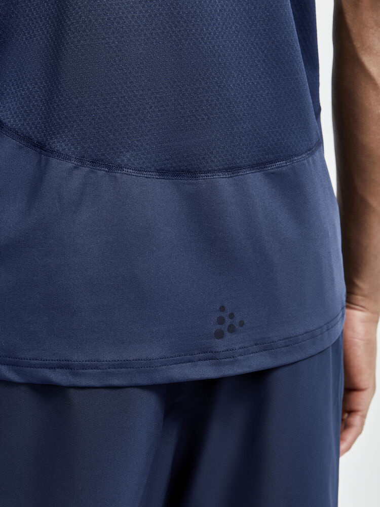 1908755-396000_ADV20Essence20Singlet_Closeup4