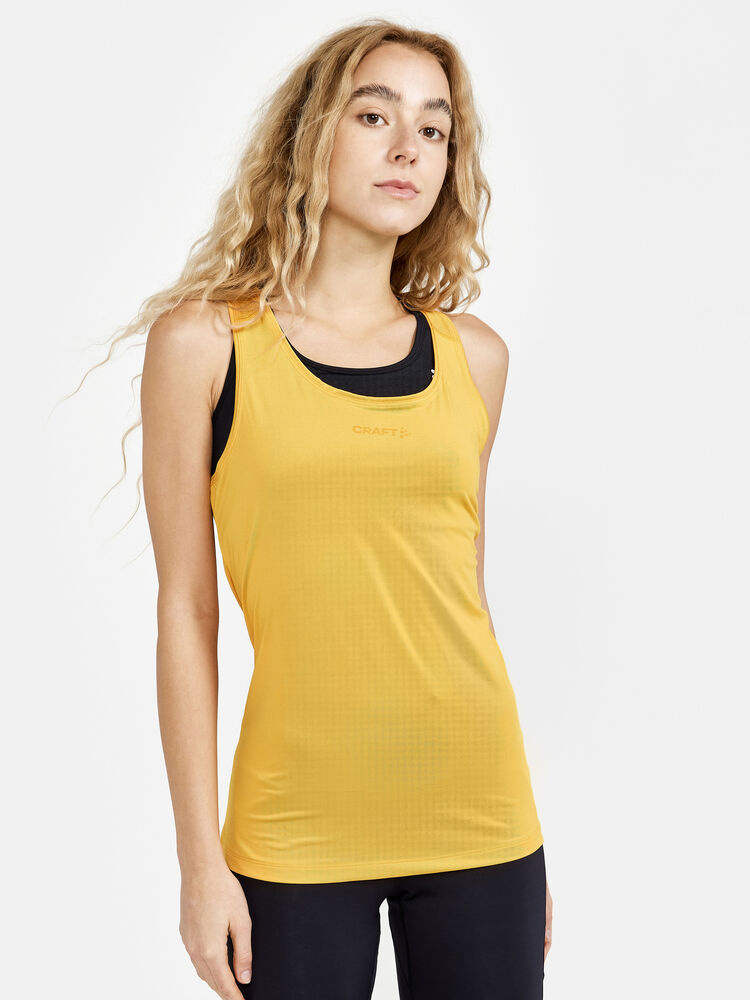 1908770-543000_ADV20Essence20Singlet20W_Closeup1