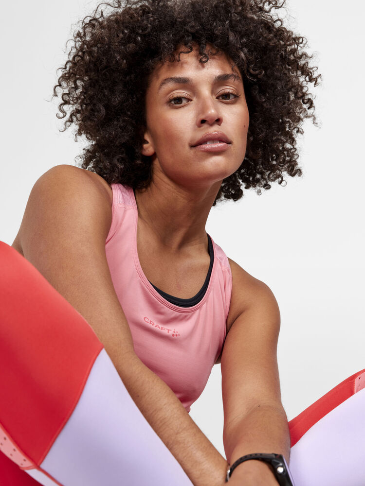 1908770-731000_ADV20Essence20Singlet20W_Closeup3
