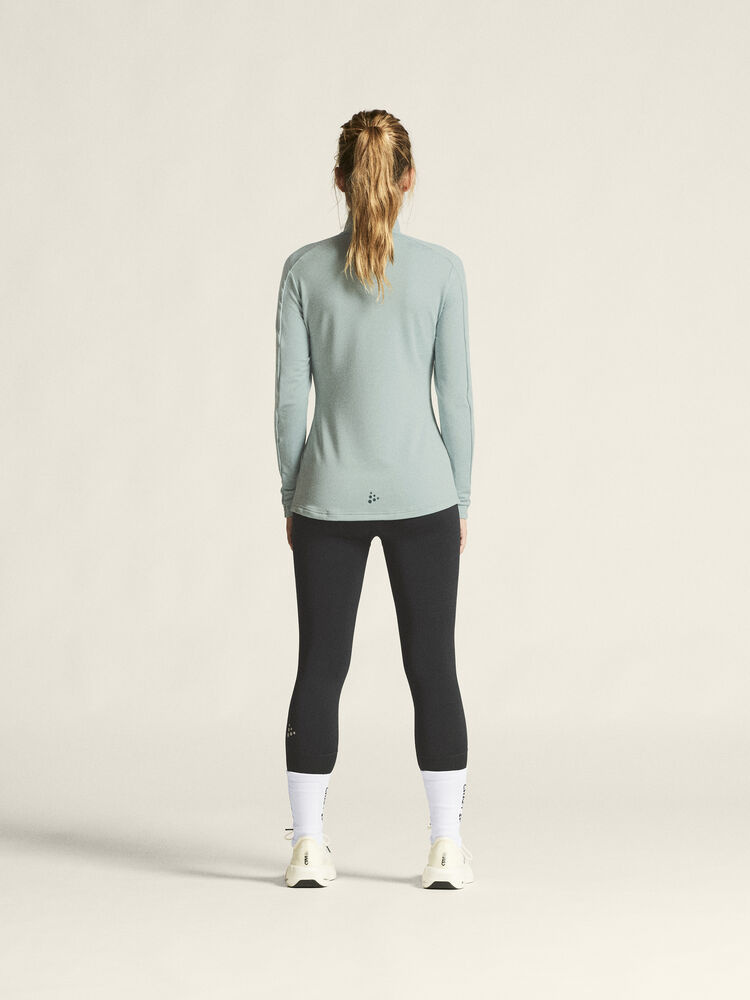 1909497-364000_CORE20Gain20Midlayer20W_closeup3