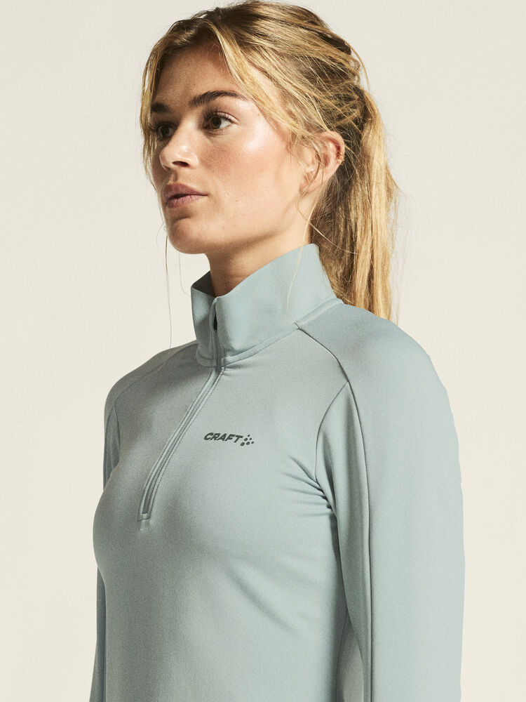 1909497-364000_CORE20Gain20Midlayer20W_closeup5